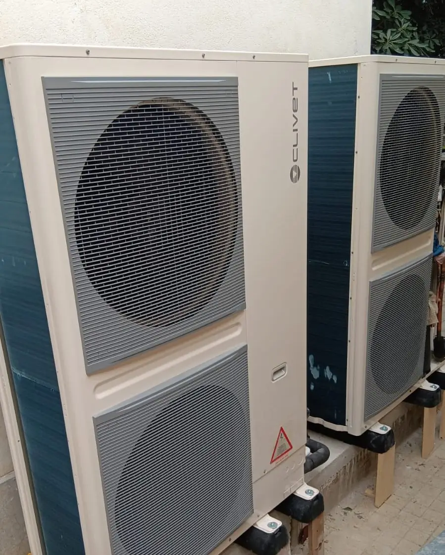 Unità esterne Clivet su supporti antivibranti all’Oasi Cana